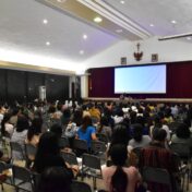 Seminar Parenting: Menghadapi Perkembangan Sosial-Emosional Remaja di Era Digital